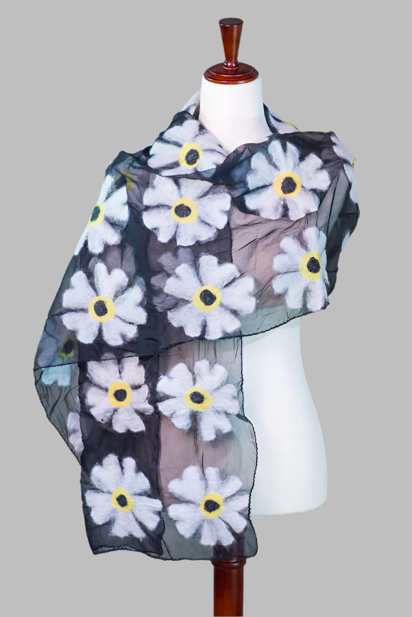 Floral Patterned Scarf with Daisy Design